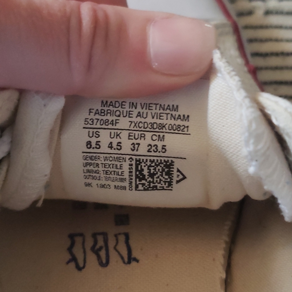 Converse - Picture 3 of 4
